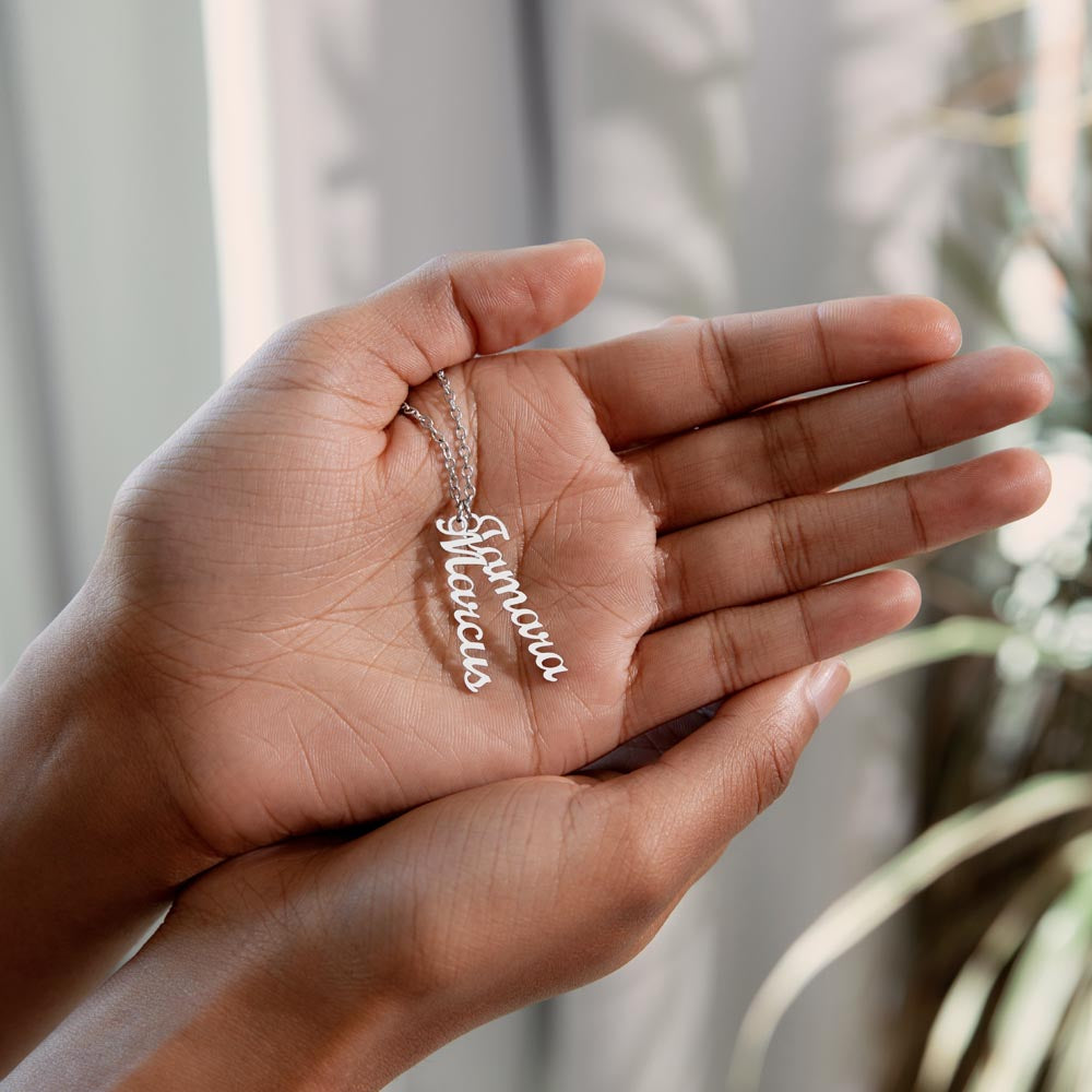 "Kinrae" Vertical Name Necklace w/o Message